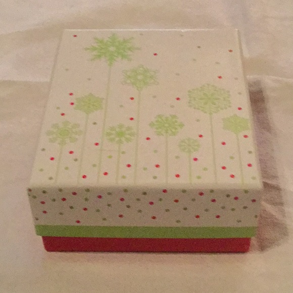 🌺NWT Amazing Set of 5 Assorted Pierced Earrings🌺 - Picture 4 of 5